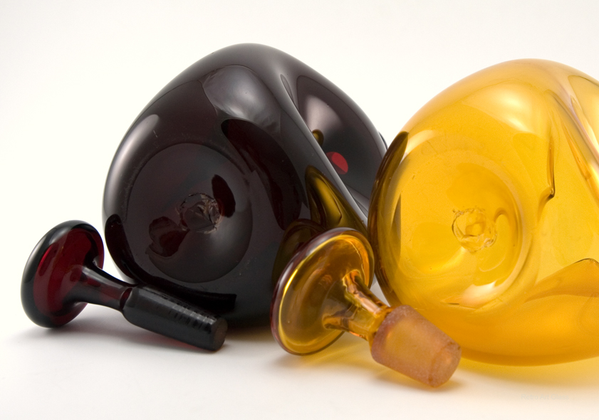 Mid-Century Modern Bar Glass Pinch Decanter in Honey Amber - Image 6