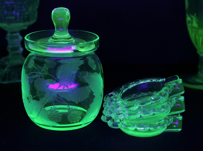 Elegant Cambridge Glass Mustard Jar Blackberry Etch - Image 4