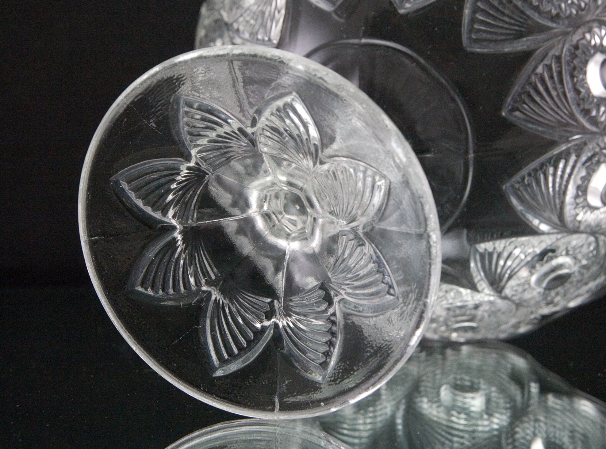 Bullseye Fan Antique Glass Footed Bowl - Image 2