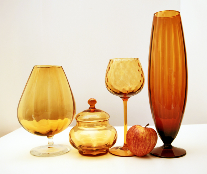 Flat Balloon Amber Glass Sweet Pea Vase - Image 2