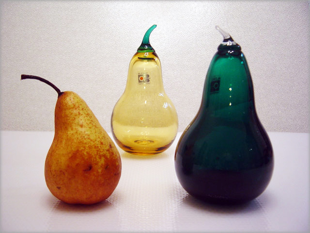 Emerald Glass Pear by Blenko Art Glass - Image 2