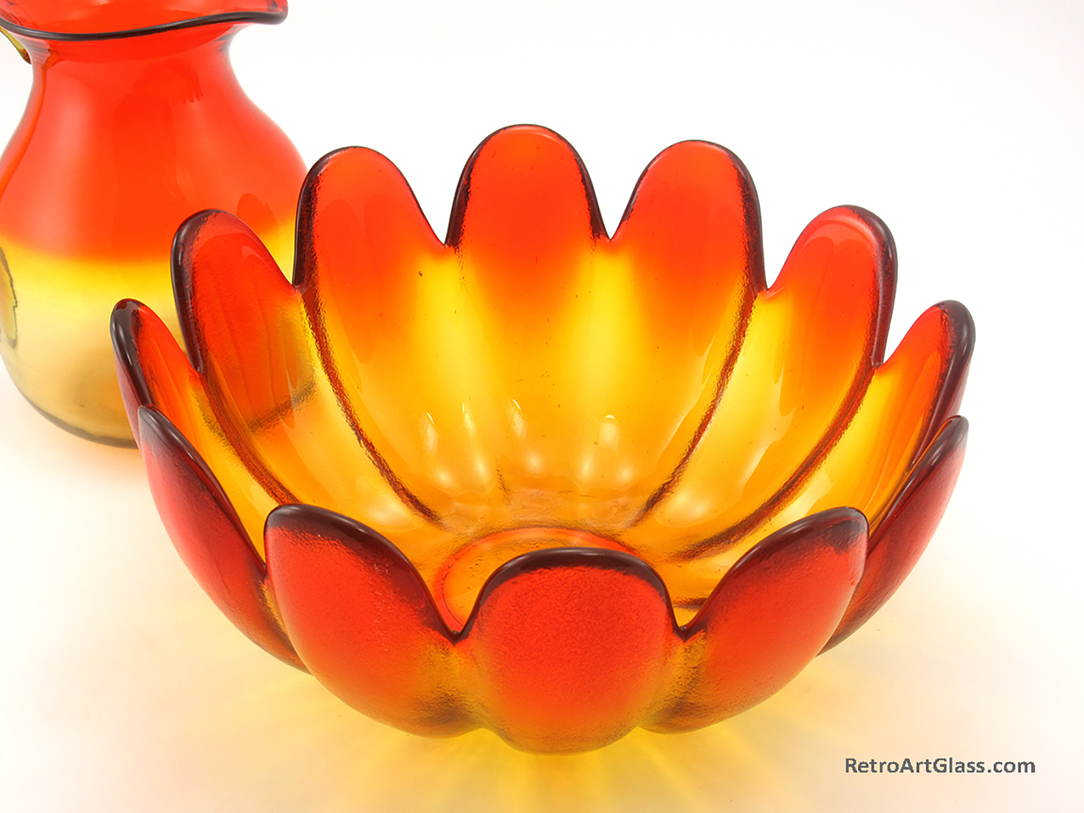 Large Heavy Amberina Glass Lotus Petal Bowl Mid-Century USA - Image 3