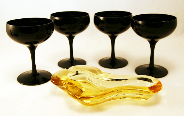 Mid-Century Modern Ebony Glass Saucer Champagne Set - Image 3