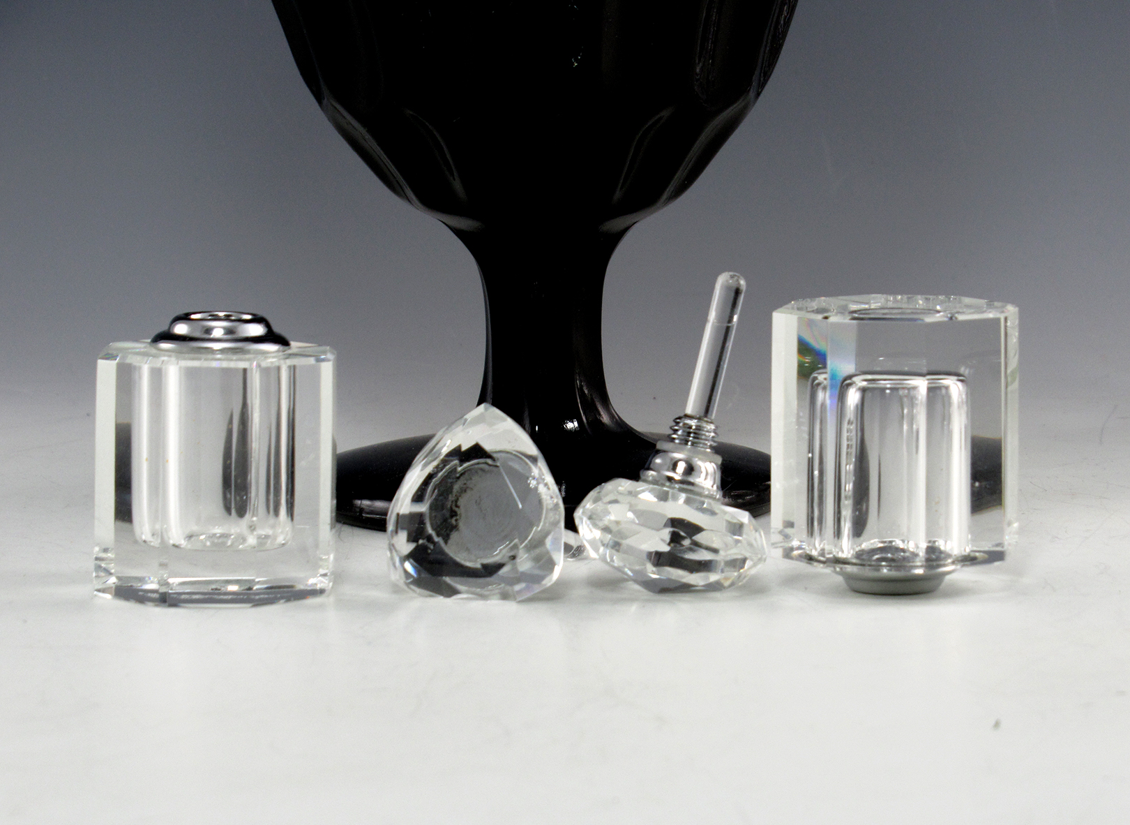 Oleg Cassini Jackie Kennedy Cut Crystal Perfume Set - Image 4