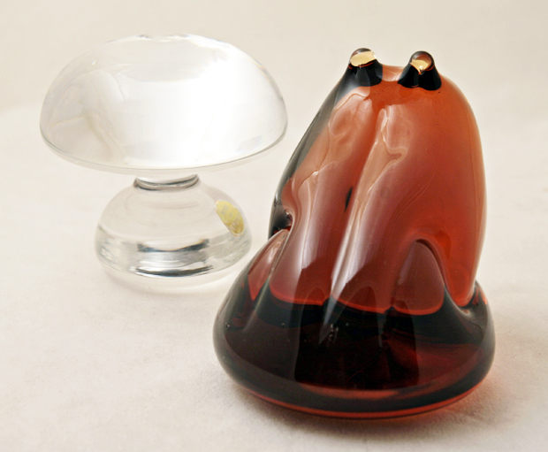 Rare Wedgwood Glass Bull Frog in Amber - Image 2