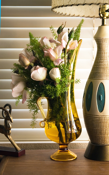 Retro Mod Vintage Art Glass Flower Pitcher - Image 3
