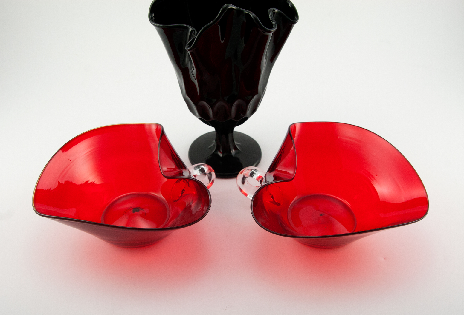 Set of Vintage Art Glass Ruby Bowls by Pilgrim - Image 3