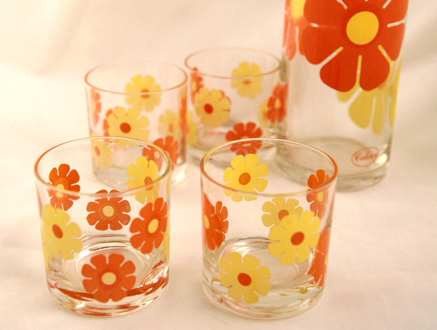 Hippie Flower Power Beverage Set - Image 3